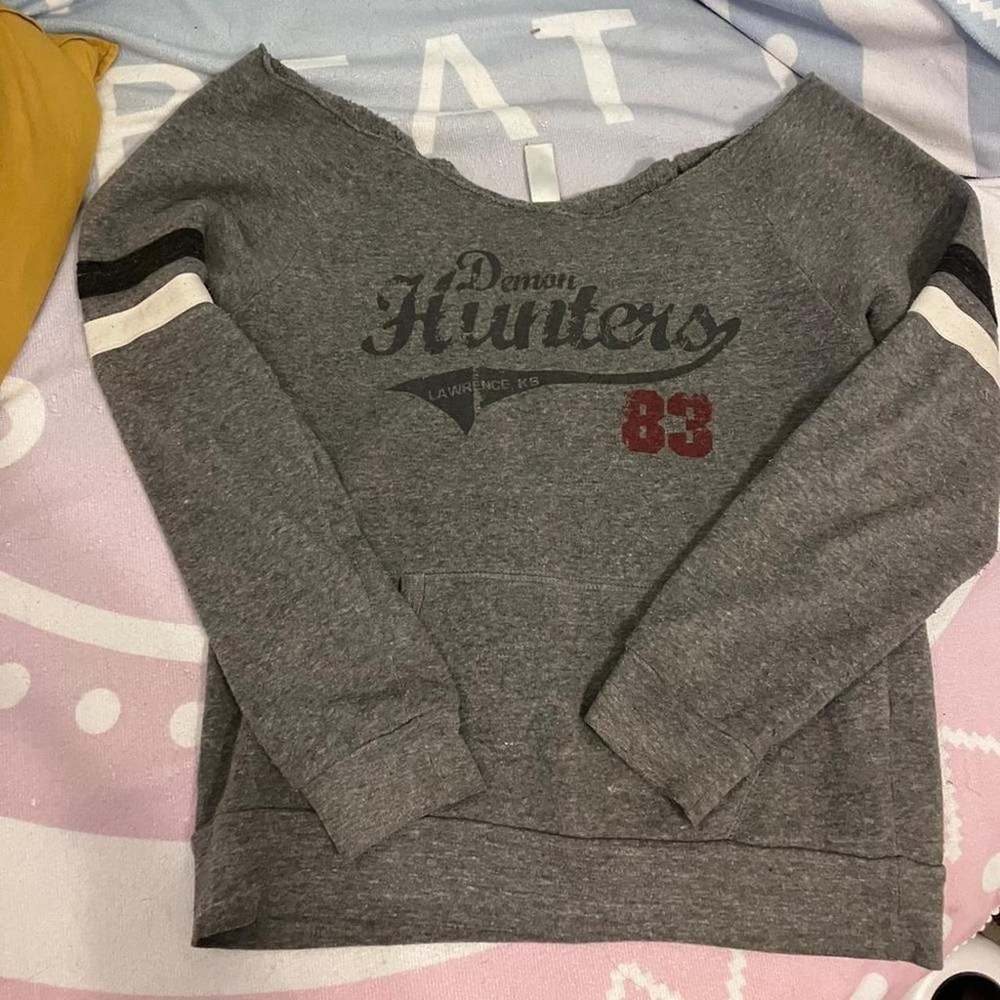 💖✨ SUPERNATURAL "DEMON HUNTERS" BASEBALL STYLE SWEATSHIRT (SMALL) ✨💖